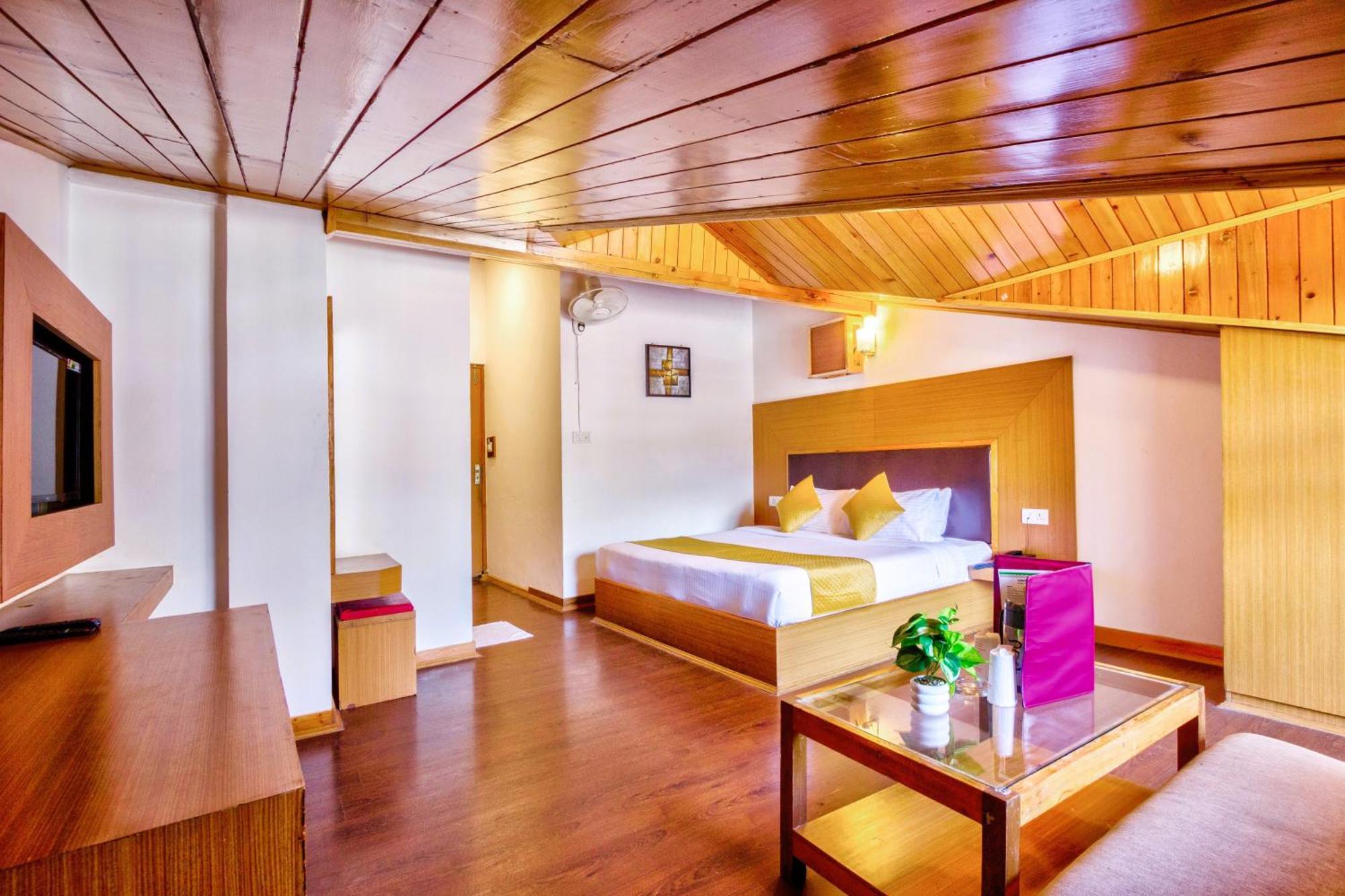 โฮเต็ล กรีนฟิลด์ส Hotel มะนาลี ภายนอก รูปภาพ