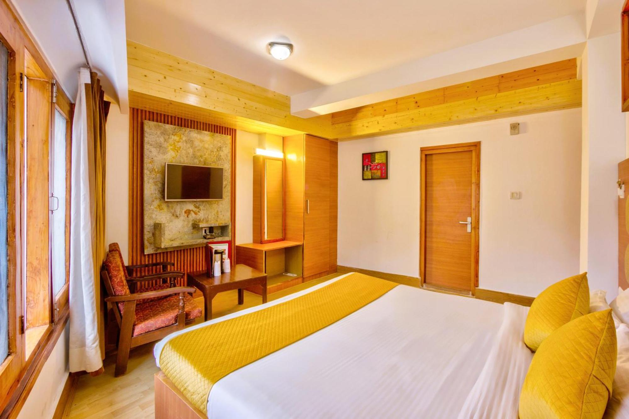 โฮเต็ล กรีนฟิลด์ส Hotel มะนาลี ภายนอก รูปภาพ