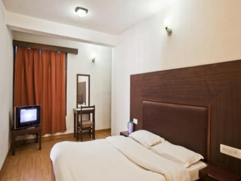 โฮเต็ล กรีนฟิลด์ส Hotel มะนาลี ภายนอก รูปภาพ